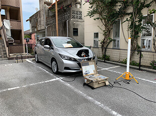 沖縄支店に配備された電気自動車の写真